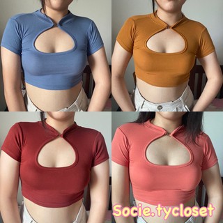 socie.tycloset - CH Crop top เสื้อครอป คอจีน เว้าอก มีตะขอเกี่ยว