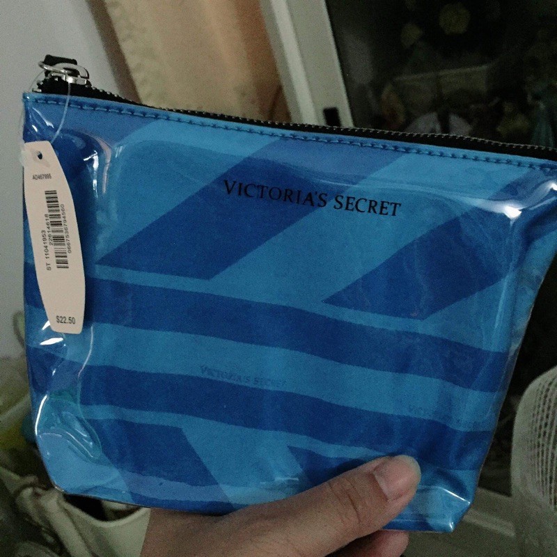 กระเป๋าเครื่องสำอางค์ Victoria’s secret
