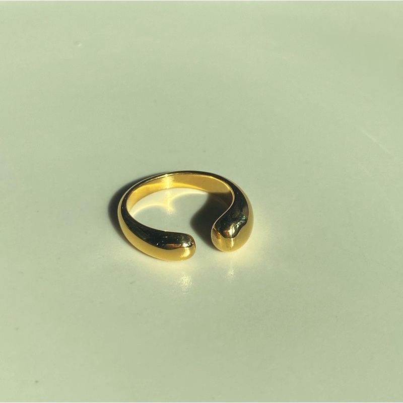 imean.store - Gold to the bone ring | แหวนงานไทเทเนี่ยมสีทอง วัสดุแวววาวแข็งแรงทนทาน