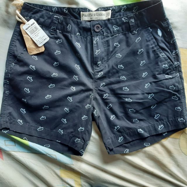 👖กางเกงขาสั้น Pacific Union
สีกรมเข้ม  ผ้าฝ้าย100%