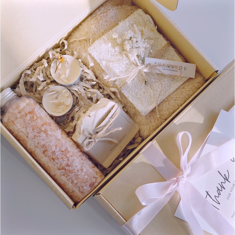 พร้อมส่ง Gift Set ของขวัญเพื่อนเจ้าสาว ของรับไหว้ ของขวัญวันแต่งงาน (หมายเหตุ: เพิ่มการ์ดไว้ในกล่องได้ค่ะ^.^)