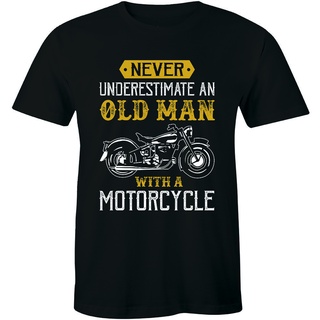 [S-5XL]เสื้อยืด ผ้าฝ้าย พิมพ์ลาย Never Underimate An Old Man สไตล์ฮิปฮอป สําหรับผู้ชาย