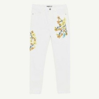 🔥Zara new with tag Floral Embroidery denim White color Size 2 US