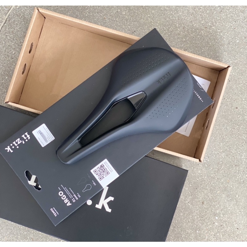 ❗️SALE❗️เบาะ Fizik Tempo Argo R1 รางคาร์บอน