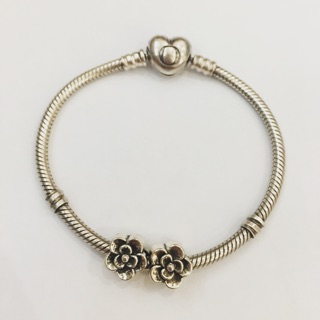 Charm สามารถใส่กับกำไล pandora ได้