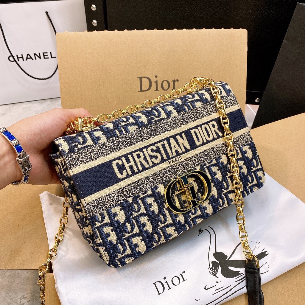 [พร้อมกล่อง] กระเป๋าสะพาย Dior Caro สุภาพสตรีกระเป๋าถือปักลายสุภาพสตรีแฟชั่นกระเป๋าสะพายข้าง