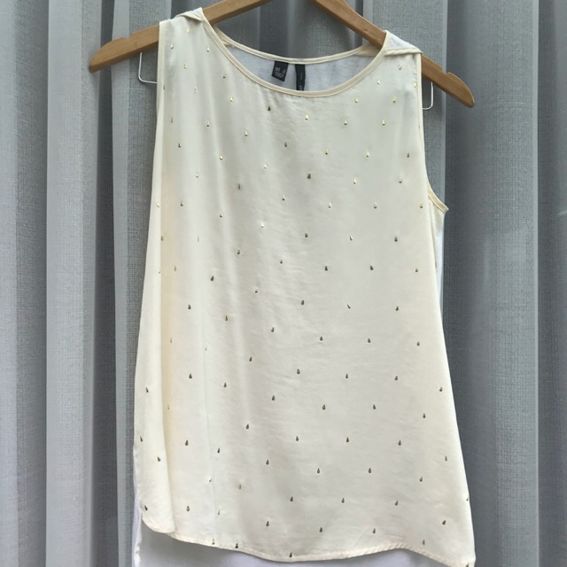 เสื้อแขนกุด mango