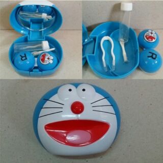 กล่องใส่คอนแท็คเลนส์ พกพา มีที่คีบด้านในด้วยค่ะ ลาย โดเรม่อน Doraemon ขนาด 7.5x5.5 cm