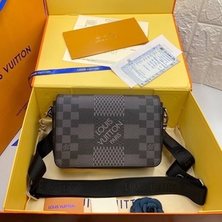 กระเป๋าสะพายข้าง Lv messenger bag  Size 23 cm original หนังแท้