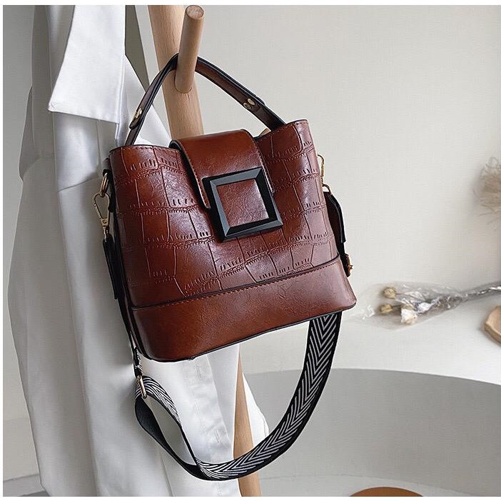 กระเป๋าสะพายข้างผู้หญิง COOL PRACTICAL SIMPLE BEAUTIFUL SQUARE BUCKET CROCODILE LUXURY ELEGANT JL621