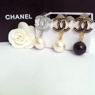 ตุ้มหู Chanel