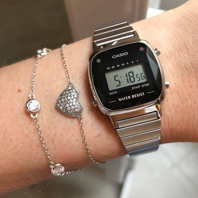 นาฬิกา Casio รุ่น LA670WAD-1 นาฬิกาผู้หญิงสายสแตนเลสสีเงิน ประดับเพชรที่หน้าปัด มั่นใจ ของแท้ 100%รับประกันสินค้า1ปีเต็ม