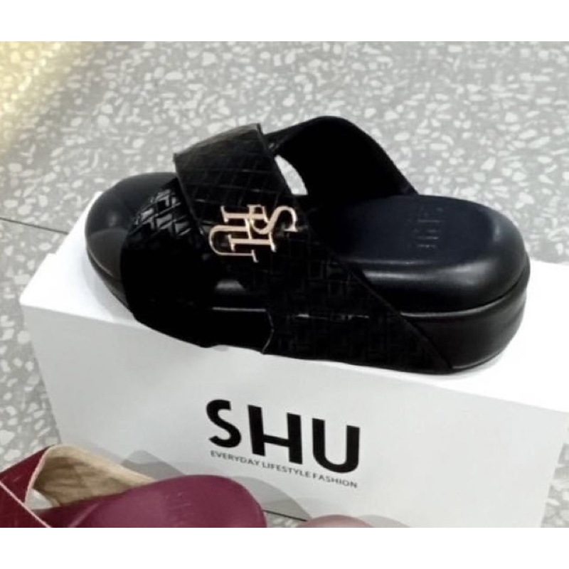 รองเท้า shuberry black