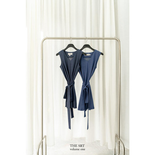 SIRINTRA The SRT X1 TBL11 Long Blouse เสื้อผ้ายืดตัวยาว คอวี แขนกุด ทรงทูนิค ดีเทลผ่าข้าง มีสายผูกเอว