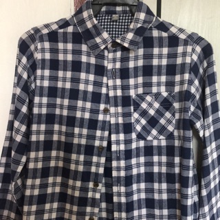 เสื้อเด็ก ผ้าสำลี ยูนิโคล่ ไม่มีตำหนิ ยังใหม่อยู่มาก ใส่ไม่ทันซื้อ ส่งต่อราคามิตรภาพ แบ่งๆ กันไปใช้