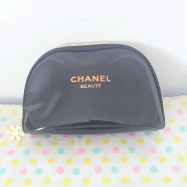 กระเป๋าเครื่องสำอางค์ แบรนด์ชาแนล (Chanel)