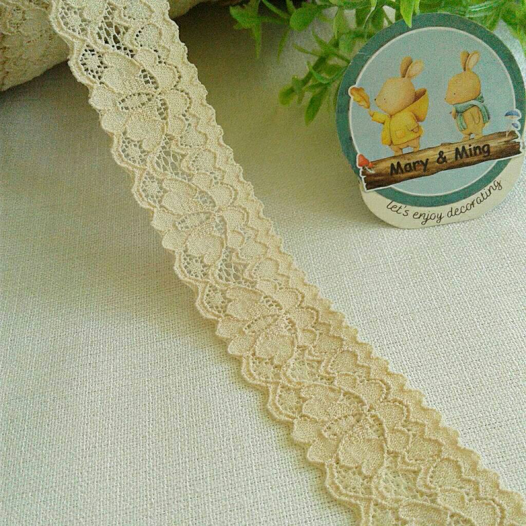 ลูกไม้ยืด สีน้ำตาลอ่อน หน้ากว้าง 1 นิ้ว ราคา หลาละ 12 บาท / ลูกไม้ ผ้าลูกไม้ ลูกไม้วินเทจ