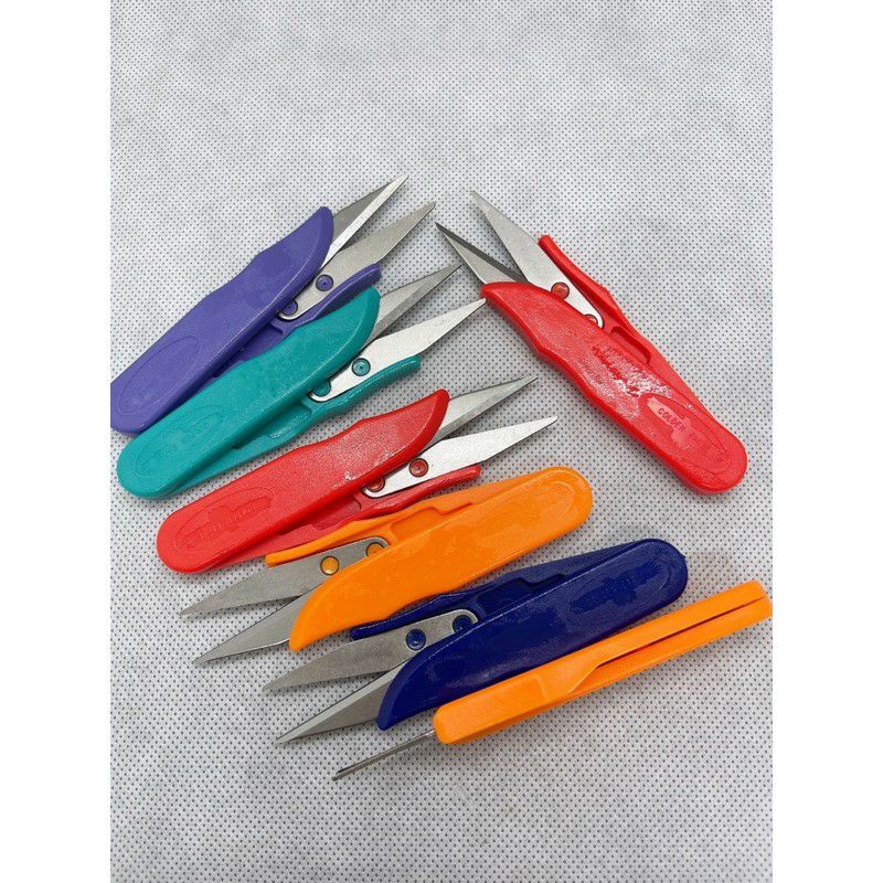 กรรไกรตัดเอ็น แบบบีบ พกพาได้สะดวก คม ทนทาน ใช้งานง่าย