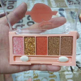 พาเลทอายแชโดว์ Sweet Heart สีสันสดใสมาพร้อมกลีตเตอร์ในตลับ