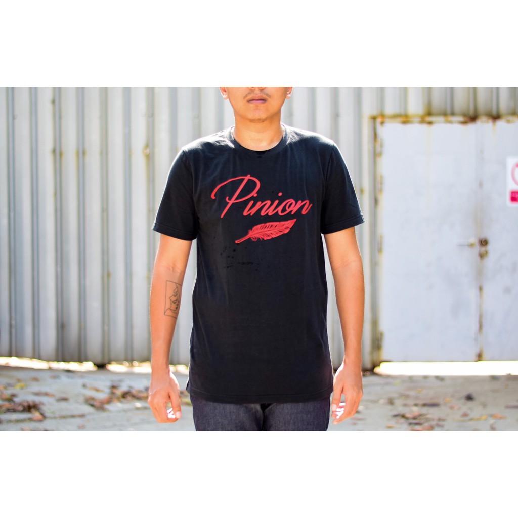 เสื้อยืด Pinion สีดำ