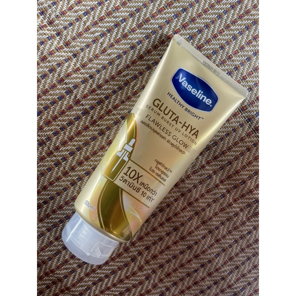 ครีมทาผิว Vaseline ไฮยาลูรอน