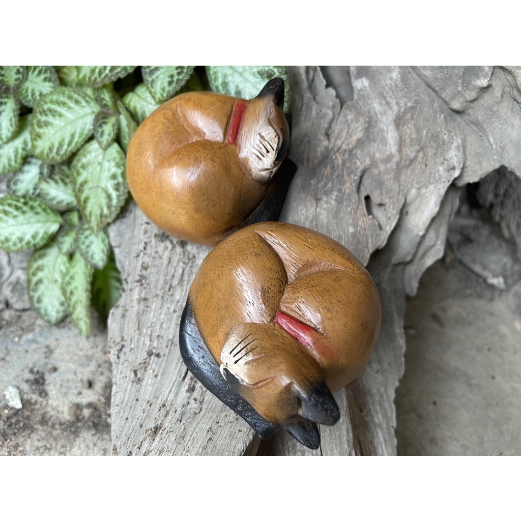 แมวไม้ แกะสลัก คู่นอนขด กว้าง4นิ้ว ตุ๊กตาแมว แมวนอนหวด ไม้จามจุรี โมเดลแมว ของตกแต่งบ้าน ของขวัญ น่ารัก  มีชีวิตชีวา - รูปที่ 7