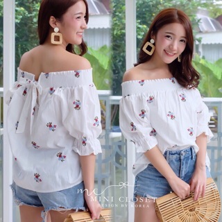 เสื้อเปิดไหล่ปักลายดอกไม้ 💐Floral Off Shoulder💐