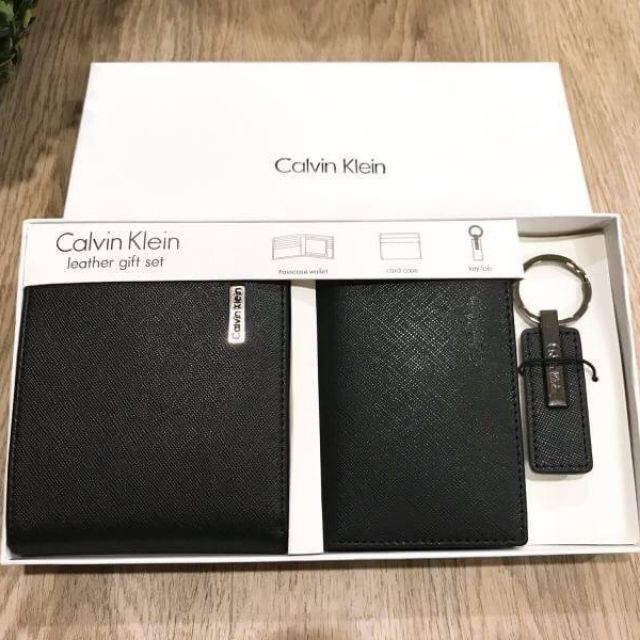 Calvin Klein Leather Short Wallet With Key Fob Gift Box Set กระเป๋าสตางค์วัสดุหนังแท้ +กระเป๋าใส่นามบัตร+พวงกุญแจแบรนด์