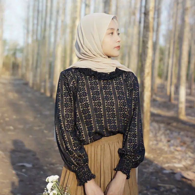 Vintage Blouse by Edmee.outfit