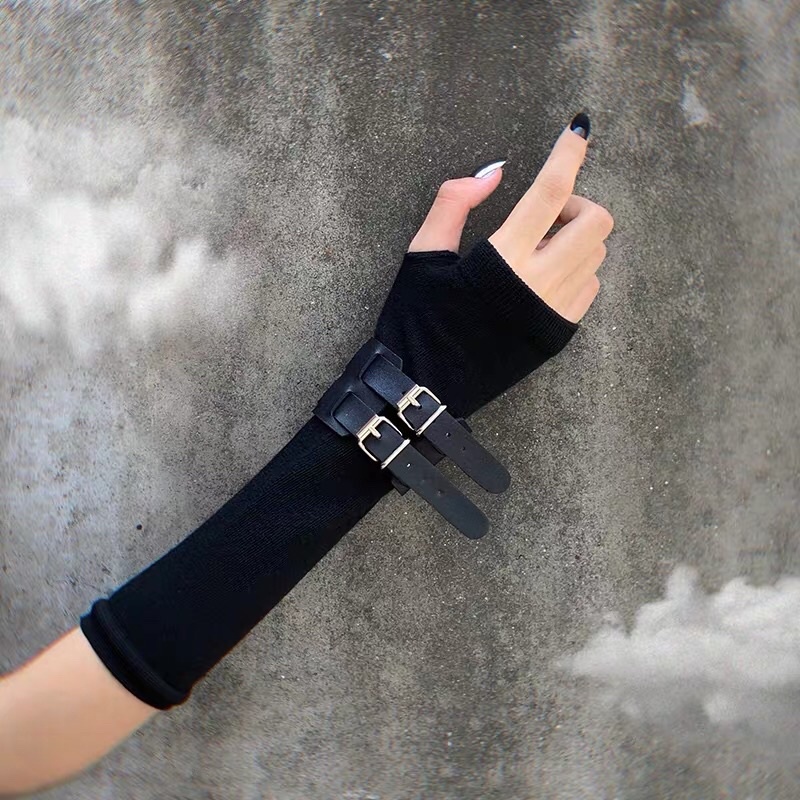 D6 🖤พร้อมส่ง สายหนังรัดข้อมือสีดำ เข็มขัดเส้นคู่ปรับได้ สุดเท่มากมายค่ะ ⚡️