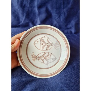 จานเซรามิกญี่ปุ่น Warm White Earthen Ware under graze japan เนื้อดี ลายปลาน่ารัก