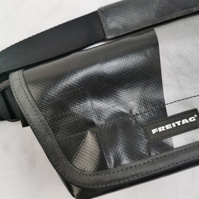 กระเป๋า Freitag Messenger bag
รุ่น F153 JAMIE ผ้าใบสีดำ สกรีนสีเงิน มือ 1 แท็คห้อย