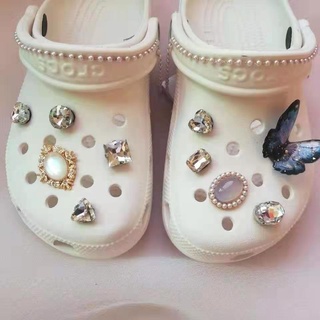 CROCS เครื่องประดับ จี้คริสตัล รูปผีเสื้อ ประดับเพชรเทียม แฟชั่นสําหรับผู้หญิง