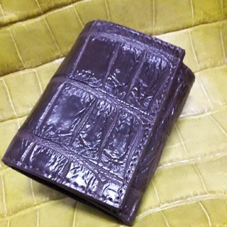 crocodile lady  brown small trifold wallet craft.กระเป๋าสตางค์หนังจระเข้แท้