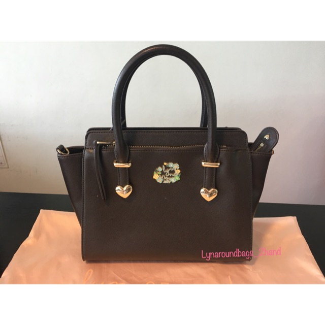 กระเป๋าถือ lynaround