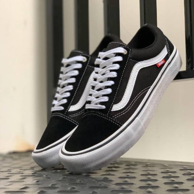 Skool Pro รองเท้า Vans สีดํา สีขาว