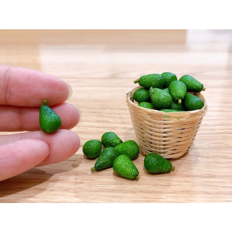 avocado ดินปั้นจิ๋ว อะโวคาโดจิ๋ว ขนาดโดยประมาณ 1-1.2 cm. ราคา 3 ชิ้น , 5 ชิ้น