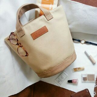 Round tote