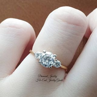 Diamond Ring แหวนเพชร CZ แท้ ดีไซน์สวยหรู  ขนาดกำลังสวย เพชรขาวใสมากๆๆๆ เล่นไฟดีเว่อร์ๆ