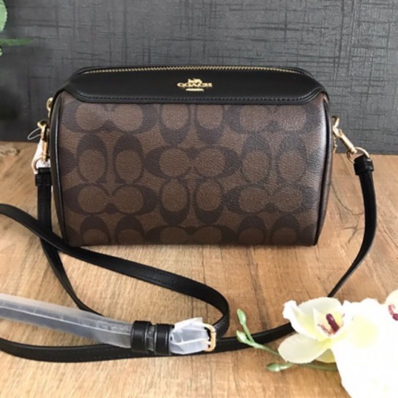 Coach หมอนไร้หูสีกาแฟ