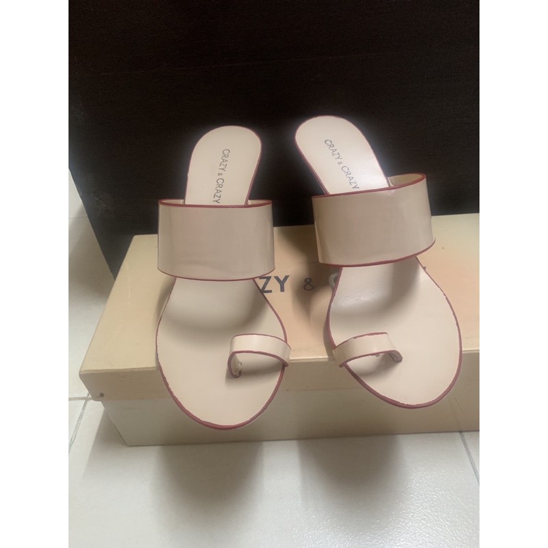 รองเท้าส้นสุง. Crazy & Crazy