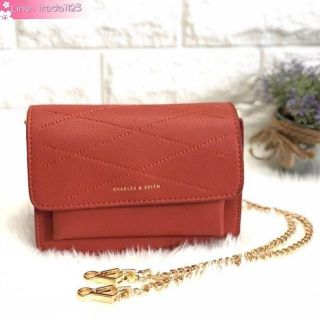 CHARLES &amp; KEITH FRONT FLAP CROSSBODY BAG ของแท้ ราคาถูก