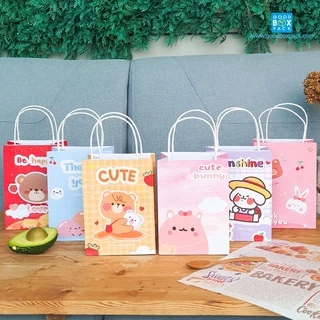 Goodboxpack (แพ็คละ25ใบ)ถุงกระดาษ/ถุงหูหิ้ว สีขาว ไซส์ S พิมพ์ลาย ขนาดกว้าง 8 x ยาว 13 x สูง 18 ซม.