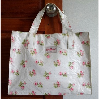 กระเป๋า Cath Kidston Ltd LONDON ใบนี้ made in china แบบเคลือบกันน้ำ