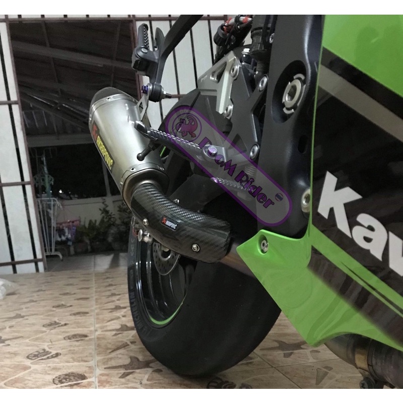 การ์ดท่อ Akrapovic เพียวคาร์บอน
