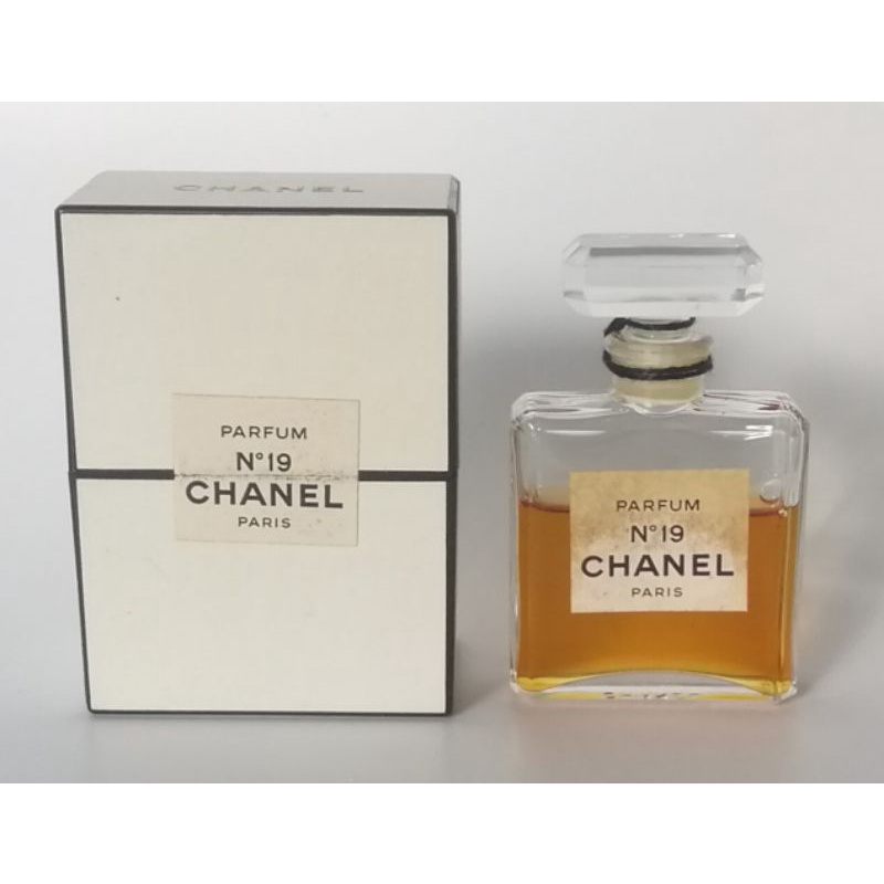 น้ำหอมวินเทจ Chanel No. 19 Parfum 14 ml.