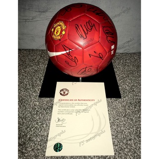 ลูกฟุตบอล Man United ของแท้พร้อมลายเซ็นรวมนักเตะฤดูกาล 2012/2013พร้อมกรอบอคิลิคใส