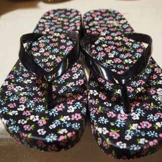 รองเท้าแตะ แบบหนีบ ลายดอกไม้ พื้นหนา เนื้อยาง เบา ทน นิ่ม ใส่สบาย