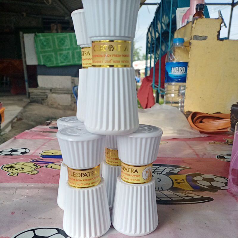 แป๋งคลีโอพัตรา ช่วยระงับกลิ่นกาย กลิ่นหอม ราคาแพ็คละ  379 บาท มี 12 อัน