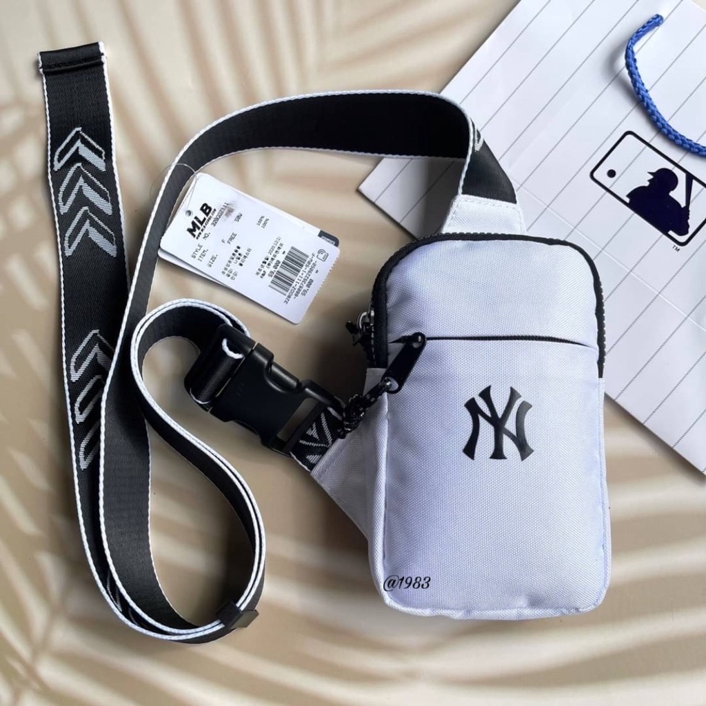 งานแท้100% MLB กระเป๋า สะพายข้าง กระเป๋าชายและหญิง NY Yankees Crossbody Shoulder BAG สไตล์เกาหลี (สินค้ามีพร้อมส่ง)